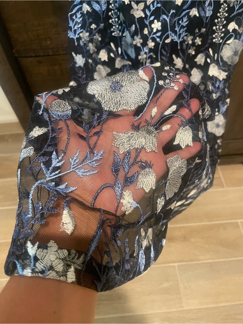 Kensie Navy Blue and White Floral V-Neck Midi Dress - Picture 7 of 15